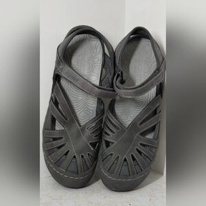 J. Sport Women's Gray Sandals Size (9M)